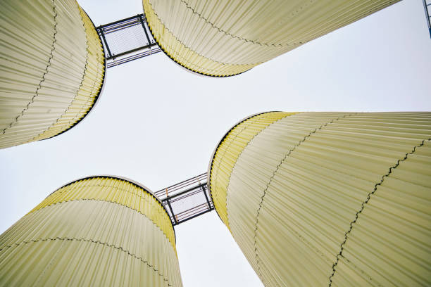 The Anatomy of a Silo Architecture: Balancing Thematic Clusters with Internal Link Flow